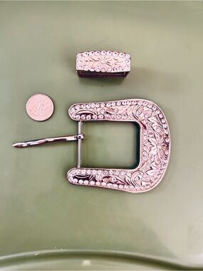 Rhinestone belt buckle